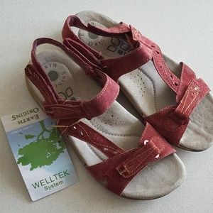 NWT Earth Origins strap sandals red suede